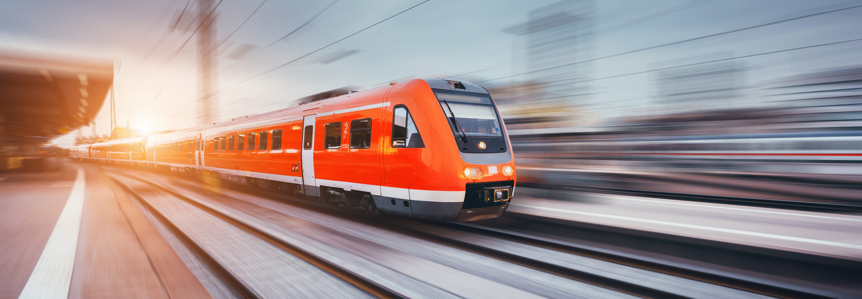 Zug Schnellzug Bahnhof